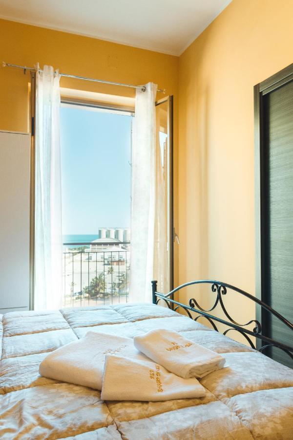 B&B Raggio Di Sole 恩佩多克莱港 外观 照片